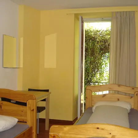 Lion Hostel *